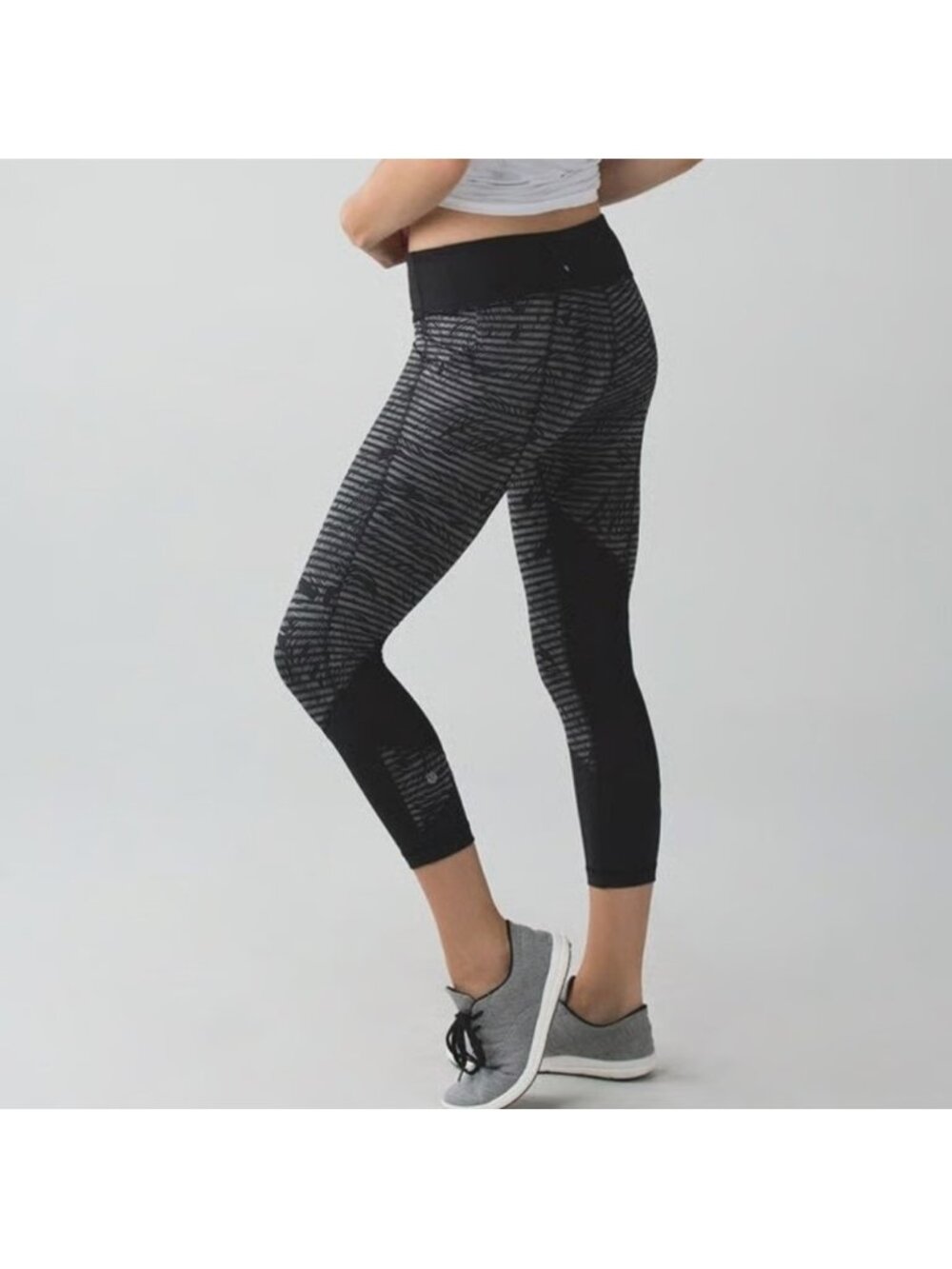 Lululemon pace rival crop leggings size 4 stripe Play slate